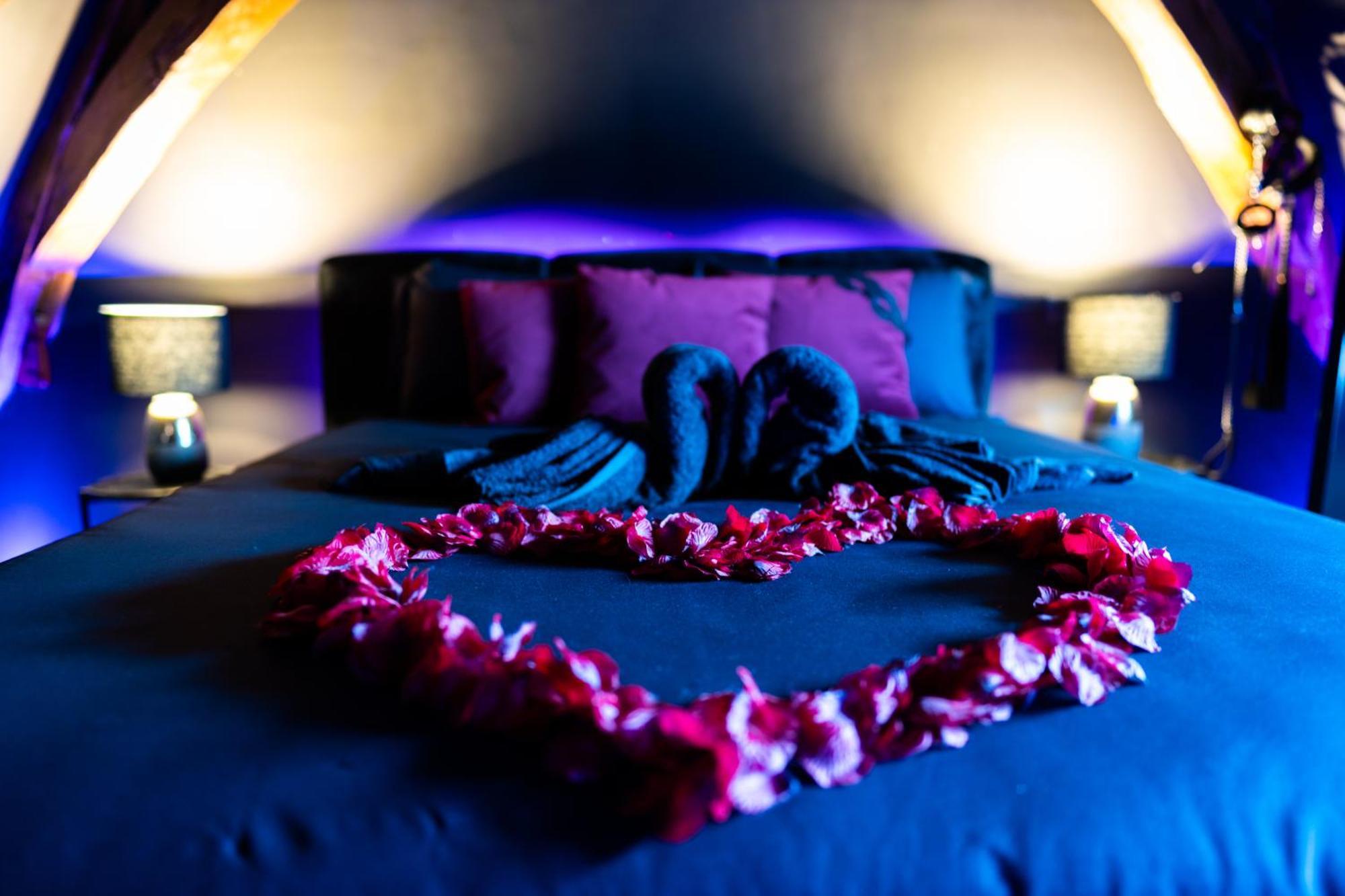 L'Evasion, Romantisme, Volupte & Jacuzzi Сомюр Экстерьер фото
